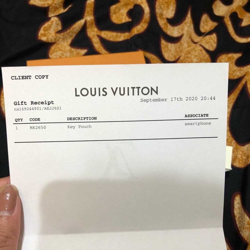 Lv keychains super hard to find - Picture 7 of 9
